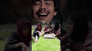 Download lagu Jika Menyakiti aku Bisa Membuatmu Bahagia Maka lakukan lah 😐# mp3