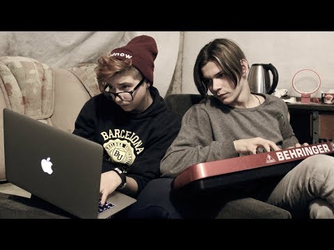 download lagu mp3 mp4 Surfer Boy, download lagu Surfer Boy gratis, unduh video klip Surfer Boy