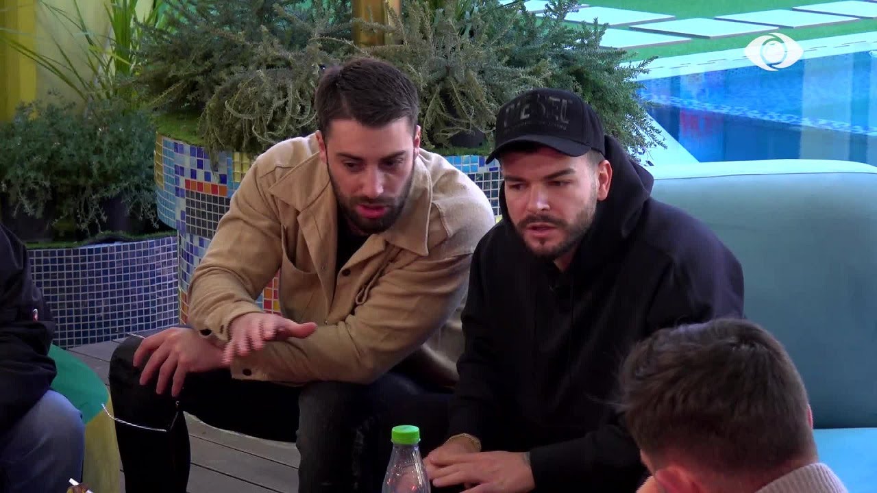 “Unë nuk jam plehrë”/ Fationi ngre tonet me banorët pas debatit me Gazin