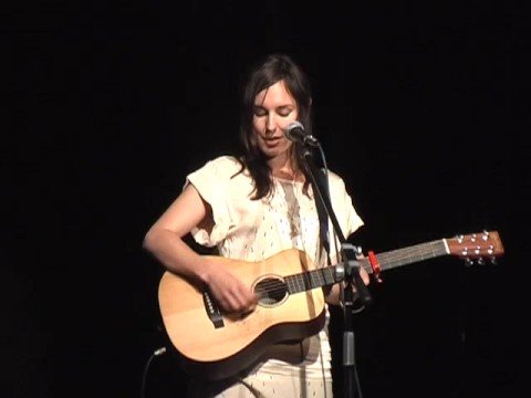 Holly Throsby - Berlin Chair (live)