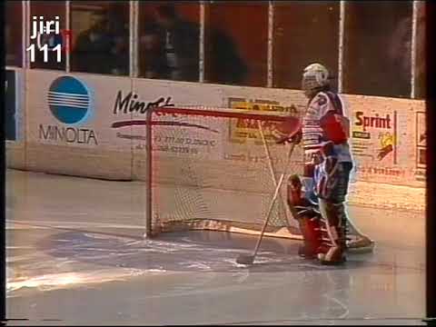 Problém na olomouckém ZS před 3.třetinou - 4.finále Olomouc - Pardubice 11.4.94