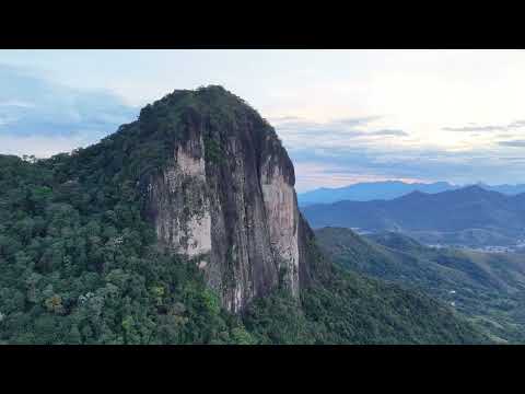 Voando sobre a Pedra do Colégio, Cachoeiras de Macacu - RJ
