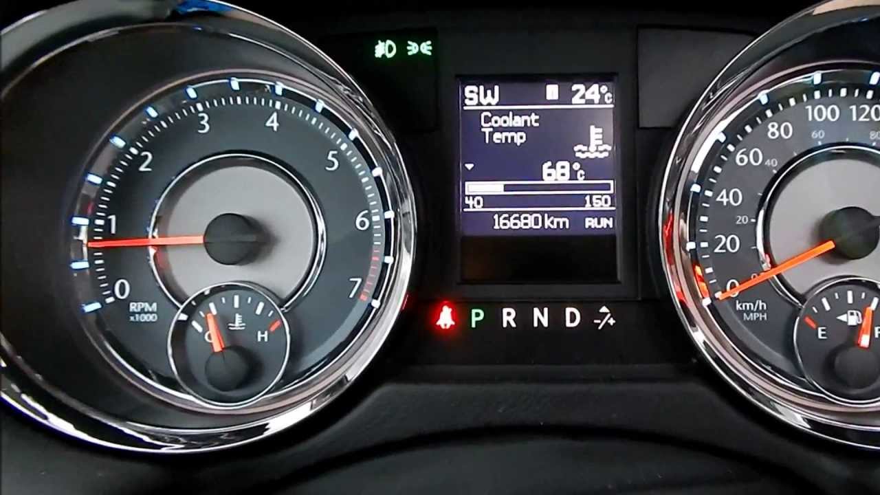 2013 Chrysler Town & Country review & start up