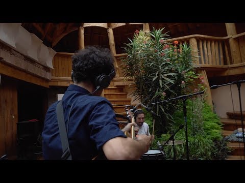 Alex Ferreira — LA NOCHE ENTERA (una toma del canapé)