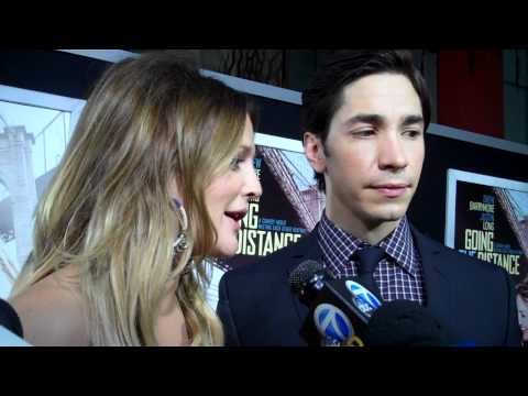 Drew Barrymore and Justin Long at the "Going the Distance" premiere