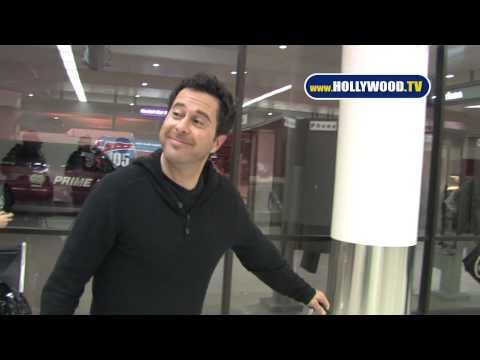 EXCLUSIVE: Jonathan Silverman Has Lovely Flight