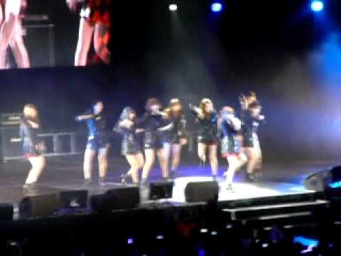 100904 SNSD Run Devil Run @ SMTown 2010 in LA