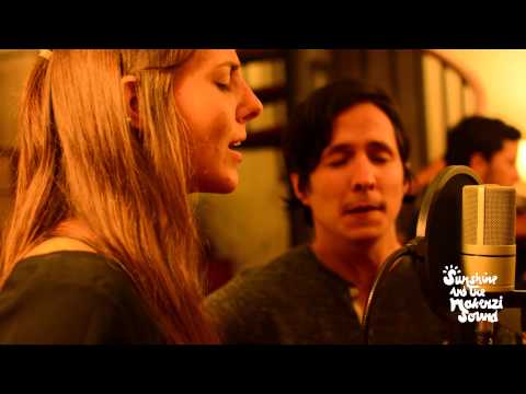 Sunshine and The Makenzi Sound - Yendo a Argentina Acoustic Session