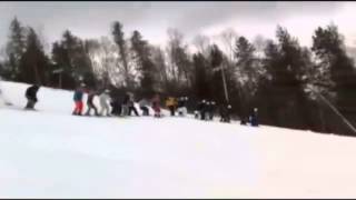 preview picture of video 'Kanadai síelős-szaltós rekordkísérlet a qeubeci Saint Sauveur-ben.'