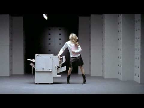 17. Michael Gray - The Weekend.avi