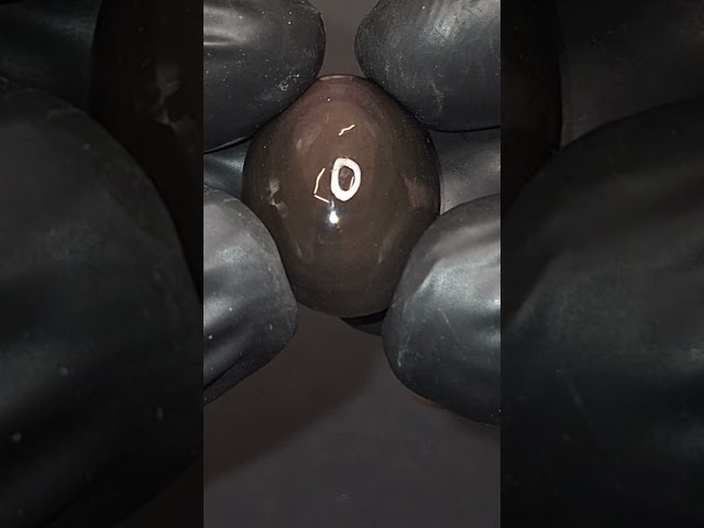 حجر أوبسيدان مصور هيئة عين طبيعي