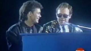 Elton John Cliff Richards Leather Jackets and Slow Rivers http://eltonjohnjukebox.vilabol.uol.com.br
