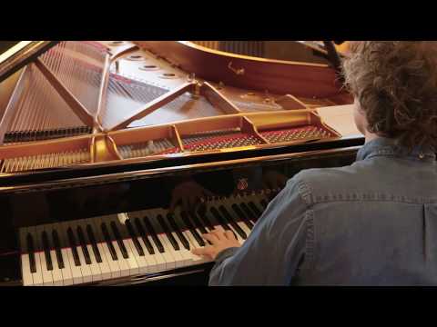 Paul Lewis kiest piano's voor deFilharmonie · Antwerp Symphony Orchestra