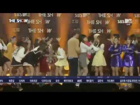 141216 T-ara Jiyeon and Apink Eunji moment