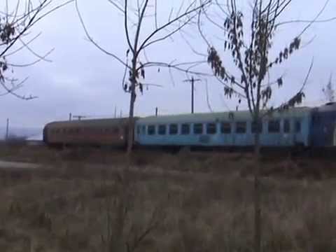 Trenul R 5453 Bacau - Bicaz iese din Buhusi, jud. Bacau (22.11.2014)