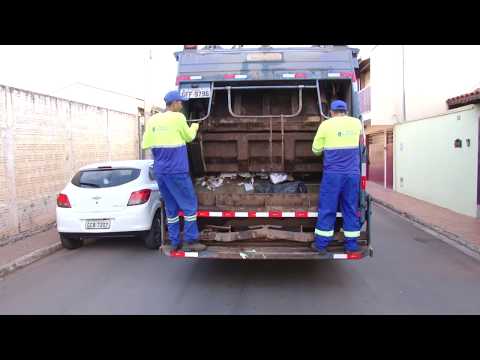 No dia do gari, conheça o dia-a-dia da profissão