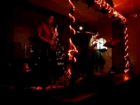 Trois coups de talon