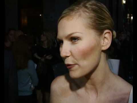 Kirsten Dunst discussing her and Orlando Bloom's relationship during Elizabethtown