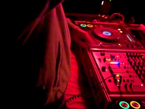 Alias. - LIVE @Hollister 10' 3000+