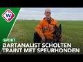 Dartanalist Roland Scholten heeft een andere grote passie: zijn snuffelhond Sky  - OMROEP WEST SPORT