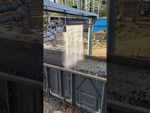 कोयले की गाडी पर बारबार पाणी क्यू दालते है?why water sprayed on coal train? #shorts