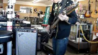 Video thumbnail for Vintage Fender Bassman 20 Tube Bass Amplifier Combo Amp Demo! by Brad