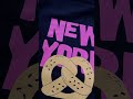 BUZO HOODIE ESTAMPADO WORLD PRETZEL
