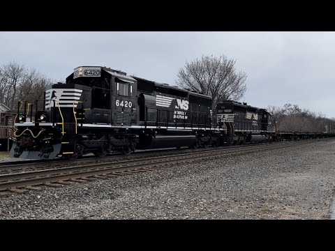 NS B09 w/ NS 6420 (SD40-3) & NS 3326 (SD40-2) notching up in Chesterton, Indiana