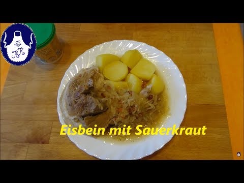 Eisbein mit Sauerkraut und Kartoffel , mal was ganz deftiges : )