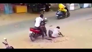 Download lagu Video Lucu Orang Mabuk Naik Motor Bikin Ngakak mp3