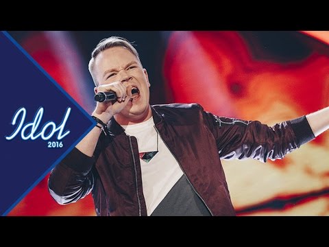 Jesper Petersson sjunger Hymn for the weekend i Idol 2016 - Idol Sverige (TV4)