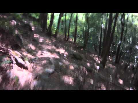 Trail unterhalb des großen Zacken