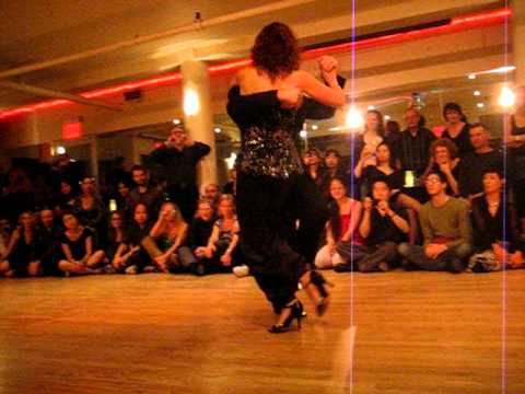  Giselle Anne  and  Gustavo Naveira  are  dancing  to  the  tango  "  Sinsabor  "