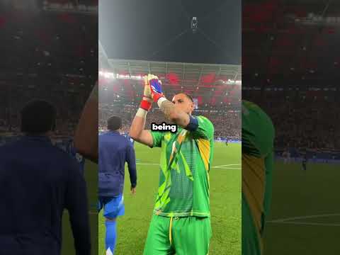 The Five Tallest Footballers on Earth ⚽📏Who’s the tallest player you’ve ever seen play live? 👇