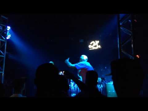 Relatos da leste Contraste Social