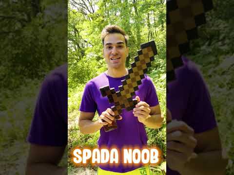 SPADA NOOB vs SPADA PRO su MINECRAFT NELLA VITA REALE #shorts