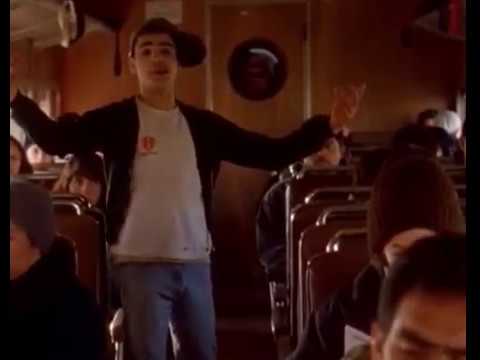 El Polaquito cantando en el tren