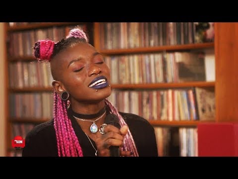 EMMY LIYANA - SESSION ACOUSTIQUE Les caresses #163