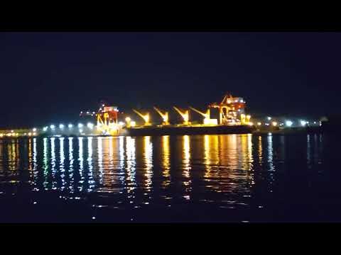 É noite de 25 de outubro no porto de Hirohata, cidade de Himeji.
