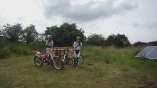 preview picture of video 'Duo moto et velo trial.'