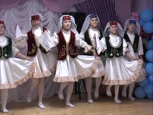 В руках гармонь, в глазах огонь!