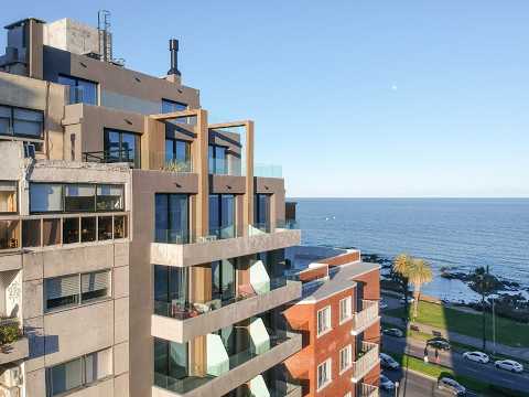 Video de YouTube - Apartamento 2 dormitorios en venta en Punta Carretas con 3 garajes ,con renta