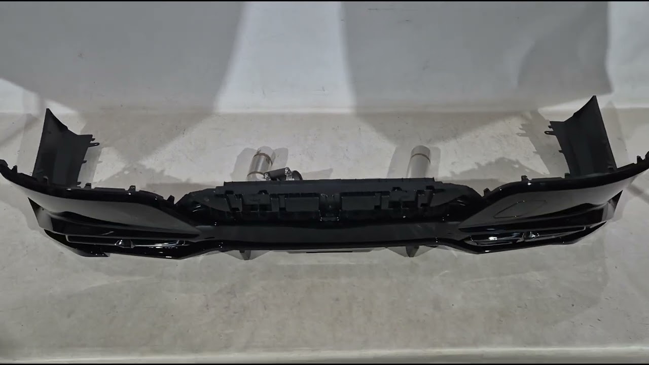 BMW serija 7 G70/G71 2022– Difuzor zadnjega odbijača z izpušnimi zaključki (za M760, M-Sport in i7 M70) Video 1