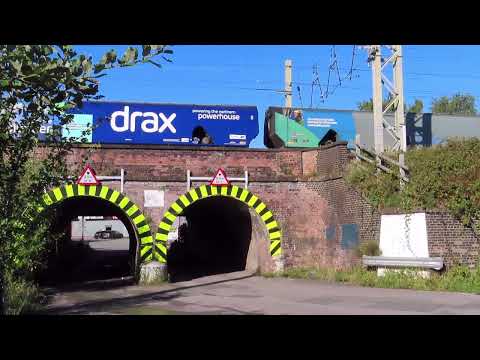 GBRF Class 60 No. 60095 departs Warrington Bank Quay with a Drax bound Biomass working 24Sep2022