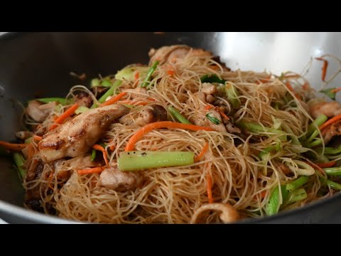 RICE NOODLE CHICKEN STIR-FRY