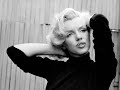 She acts like a woman should - Monroe Marilyn