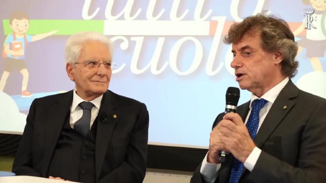Mattarella tra gli studenti di Amatrice: La mia generazione ha visto trasformazioni inimmaginabili