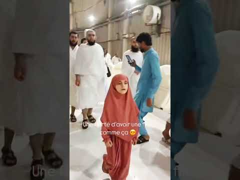 A little children walking labbaik allahumma labbaik #masjidalharam #makkah #labbaik