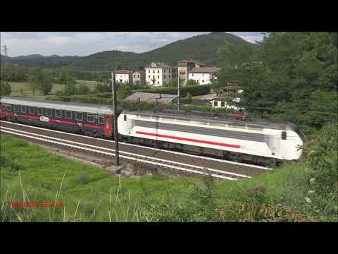UN INTERCITY NOTTE E UN REGIONALE IN TRANSITO NELLA CAMPAGNA A RIGOROSO. (AL) SAB. 10 - 7 - 2021.