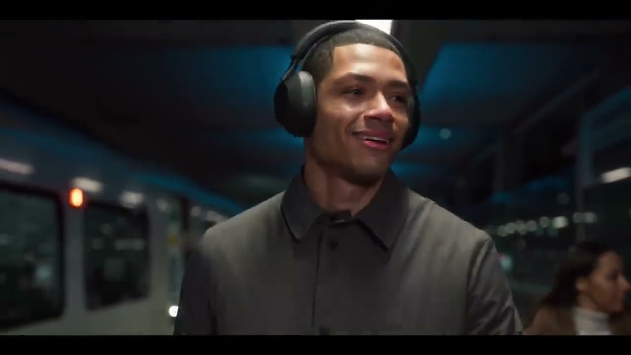 Наушники Sony MDR-WH1000XM5 (Silver) WH1000XM5S.CE7 video preview